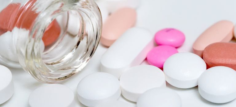 高齢者の暮らしを豊かにするための補聴器選びと快適な社会参加への工夫